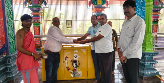 ఆడెల్లి ఆలయానికి హుండీలు విరాళం..