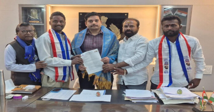 పోలీస్ పికెట్లు ఏర్పాటు చేయాలని జిల్లా ఎస్పీ ఆకాంక్ష యాదవ్ కి వినతి