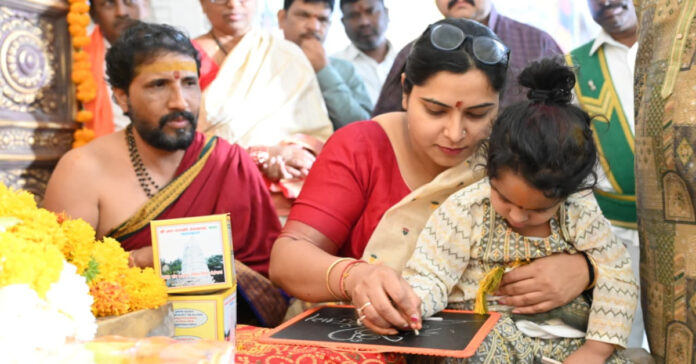 అమ్మవారిని దర్శించుకున్న జిల్లా కలెక్టర్ అభిలాష అభినవ్