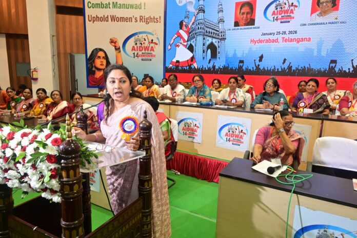 పోరాటాలే సమానత్వానికి మార్గం : సినీనటి రోహిణి