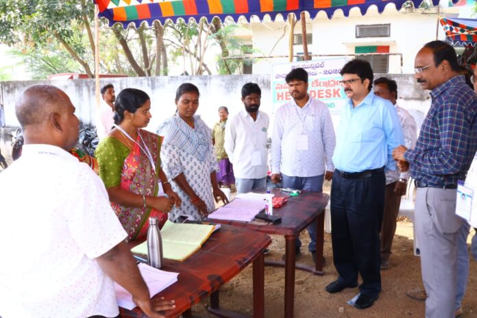 ఆలేరు మున్సిపల్ నామినేషన్ల ప్రక్రియను పరిశీలించిన కలెక్టర్