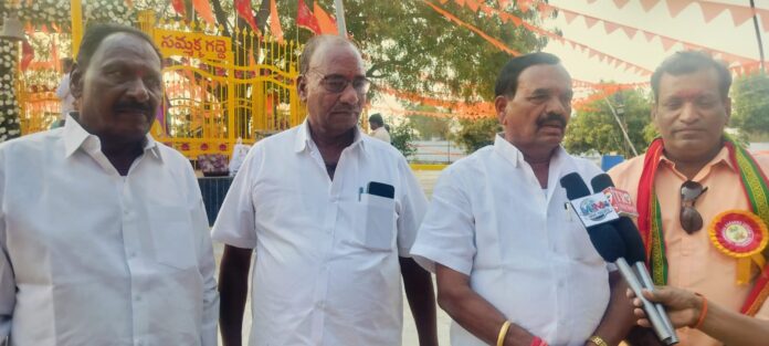 ఘనంగా సమ్మక-సారలమ్మ జాతర ప్రారంభం