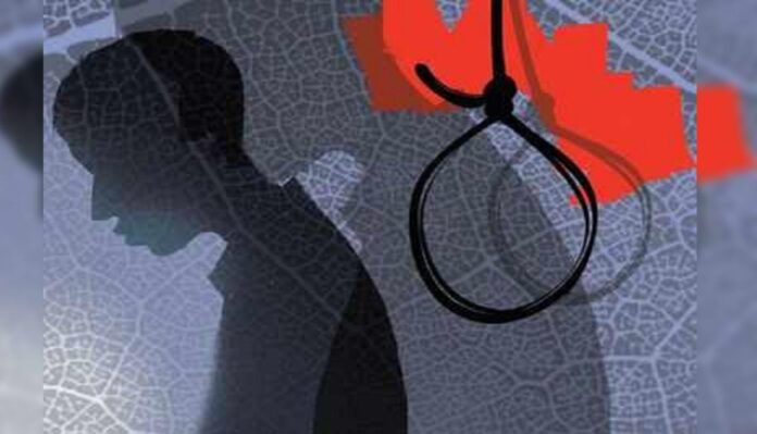 బడికెళ్లమన్నందుకు.. బాలుడి ఆత్మహత్య!