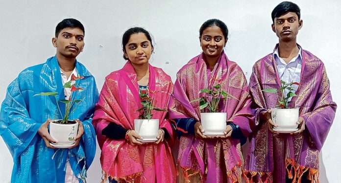 సకుర సైన్స్ ప్రోగ్రాంకు ఎంపికైన నలుగురు విద్యార్థులు