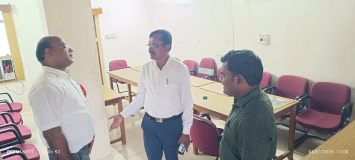 పోలింగ్ సామాగ్రి పంపిణీ కేంద్రం పరిశీలన