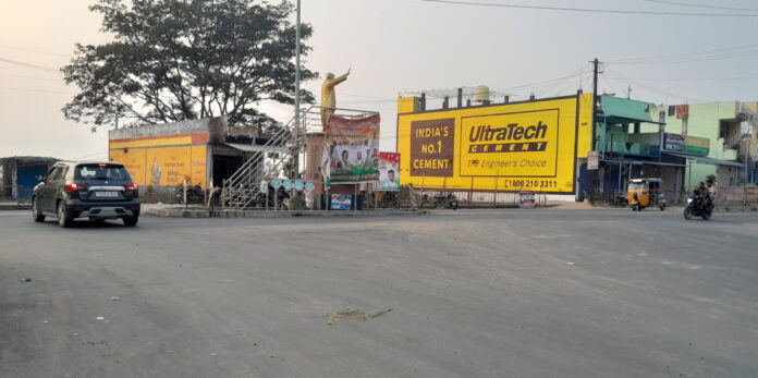 మేడారం మహా జాతరకు కనిపించని సూచిక బోర్డులు