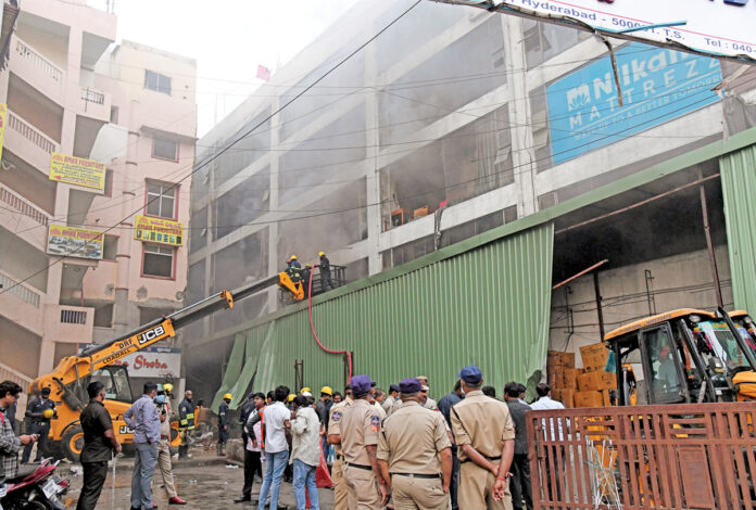 నాంపల్లిలో భారీ అగ్నిప్రమాదం