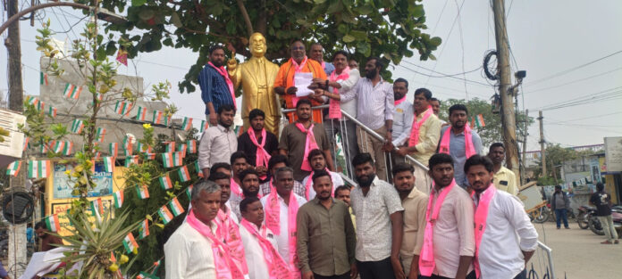 కేసీఆర్ కు నోటీసులిచ్చి ఉద్యమకారులను అవమానించారు