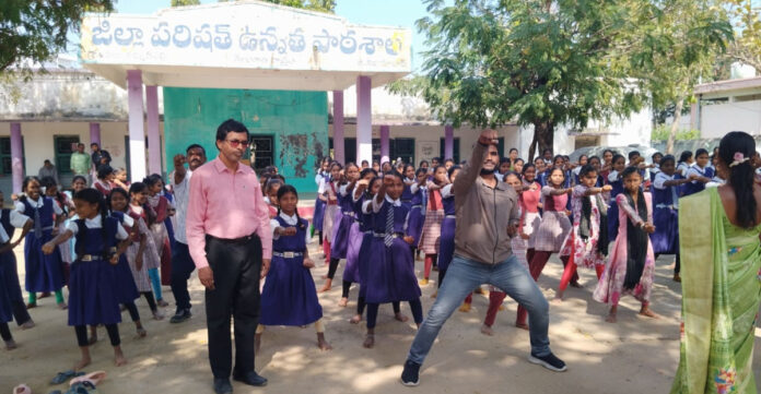 పాఠశాలలో కరాటే శిక్షణ కార్యక్రమం ప్రారంభం