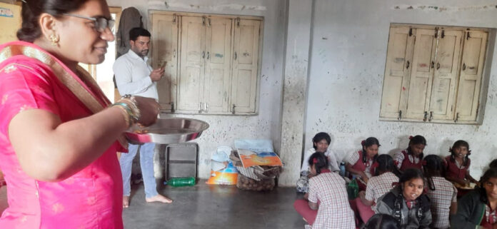 కస్తూర్బా గాంధీ పాఠశాల ఆకస్మిక తనిఖీ