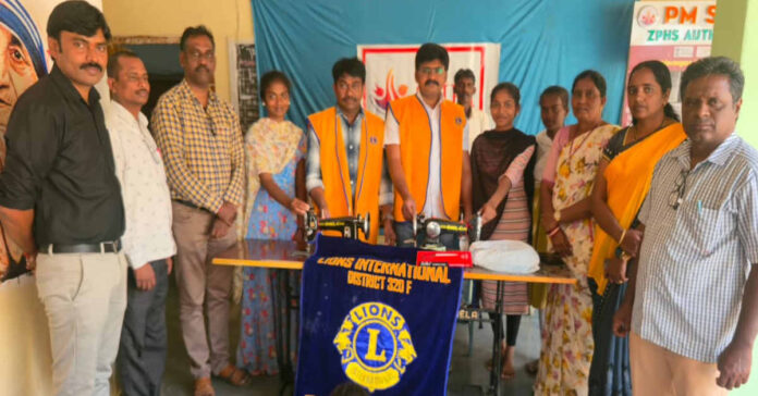 విద్యాభివృద్ధిలో లయన్స్ క్లబ్ సేవలు ప్రశంసనీయం
