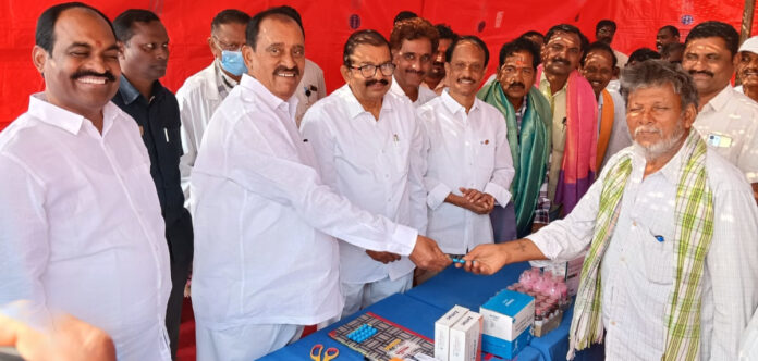 రెడ్క్రాస్ ఉచిత ఆరోగ్య శిబిరాన్ని ప్రారంభించిన ఎమ్మెల్యే రేవూరి