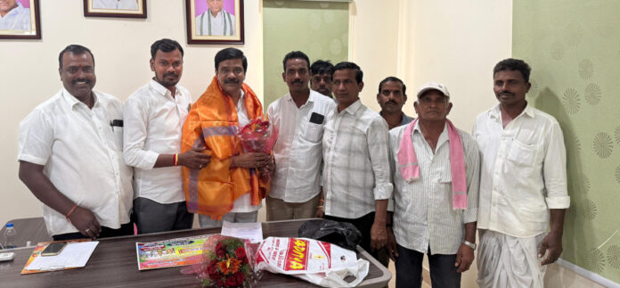 MLA Vemula receives a grand tribute