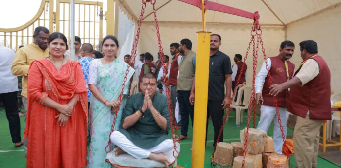 MLAs family members visit Sammakka Sarakka deities