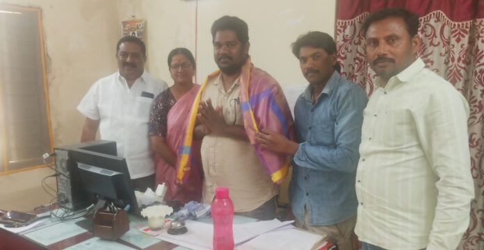 MPDO Kumar is delighted with the best award