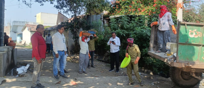 శానిటేషన్ పనులను పర్యవేక్షించిన ఎంపీడీఓ