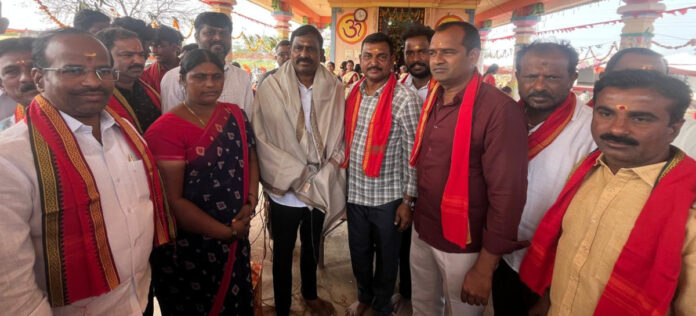 ఆలయ వార్షికోత్సవ వేడుకల్లో పాల్గొన్న మానాల మోహన్ రెడ్డి