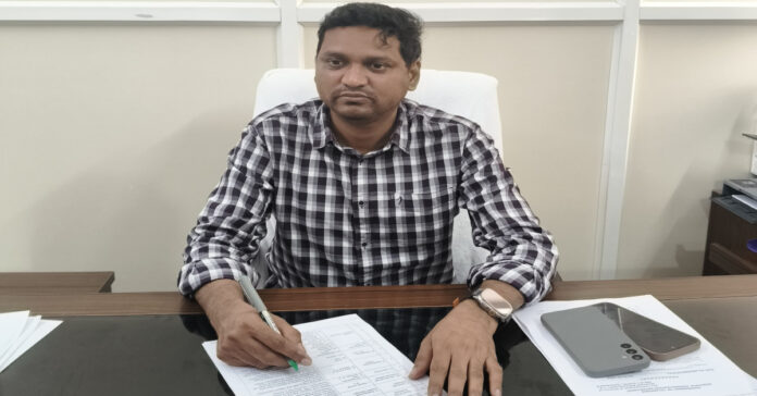 Mohammad Zakir Ahmed as Moinabad Municipal Commissioner