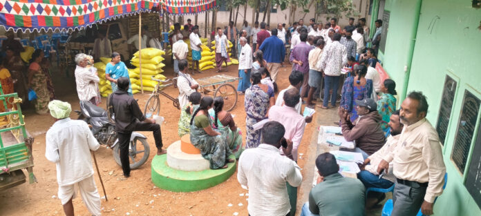 కొనసాగుతున్న యూరియా అవస్థలు