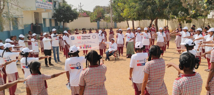 ఓటు హక్కుపై విద్యార్థులు చేత ప్రతిజ్ఞ