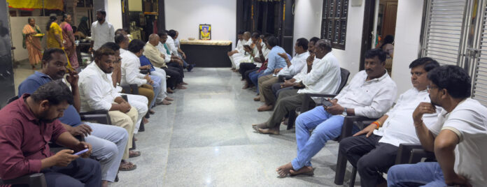 Poddaturi Vinay visited the family of the deceased.