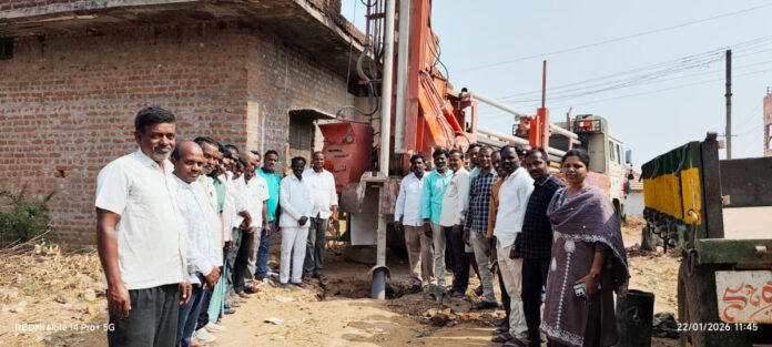 Pressing work begins for borewell in Mallareddy