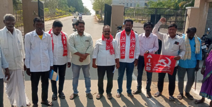 Prime Minister Modi should be removed from office.