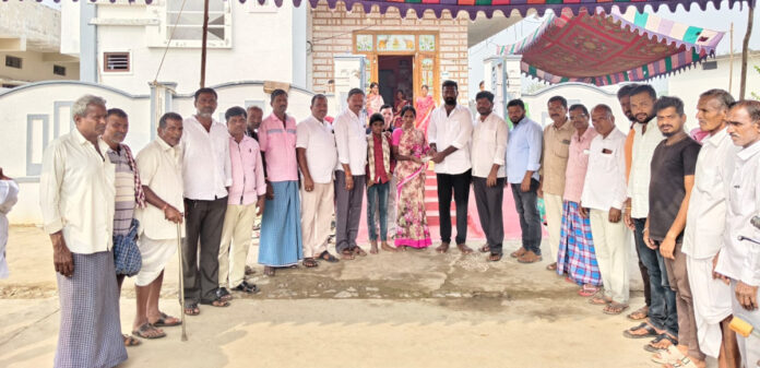 నిరుపేద కుటుంబానికి ఆర్థిక సహాయం అందజేత..