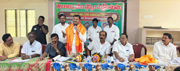 వ్యాధి ఏదైనా..ఎక్కడైనా ప్రధమ చికిత్స చేసేది ఆర్ఎంపీ లే