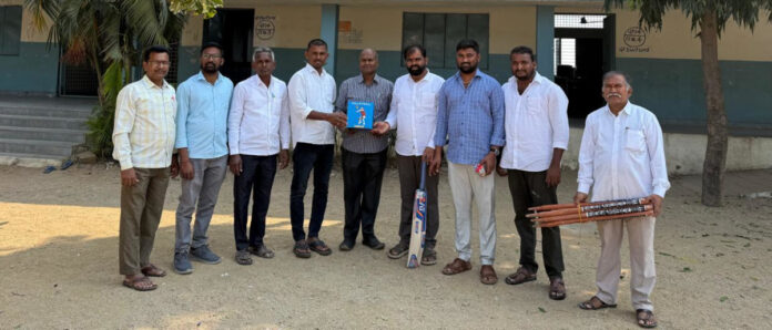 RR Farm donates toys to school