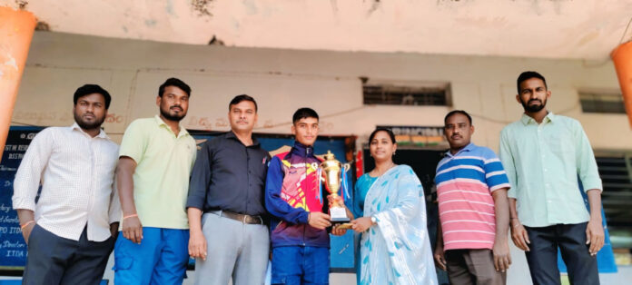 యు-14 హ్యాండ్బాల్ పోటీలకు రమేష్ ఎంపిక