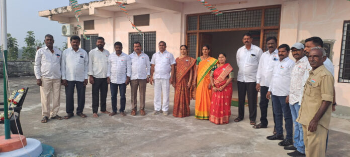 వ్యవసాయ మార్కెట్ లో గణతంత్ర దినోత్సవ వేడుకలు..