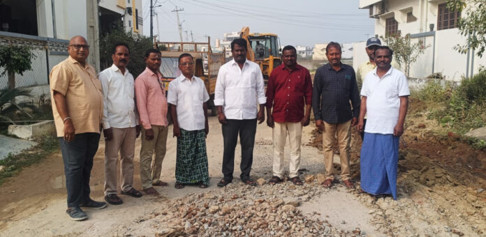 8వ డివిజన్ లో రోడ్డు పనులు ప్రారంభం