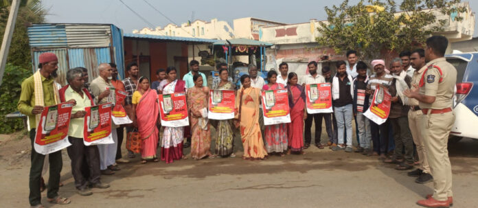 SI Raju creates awareness on cyber crimes