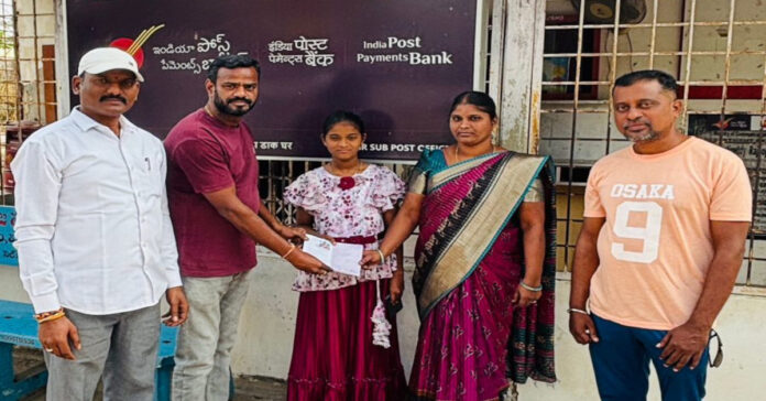 పూజారి మురళి కుటుంబానికి ఎస్ఎస్సి బ్యాచ్ పరామర్శ