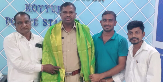 Sarpanch Narsingha Rao felicitated Koyyur SI Naresh