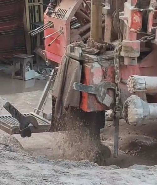 నీటి ఎద్దడి నివారణకు చర్యలు ప్రారంభించిన సర్పంచ్