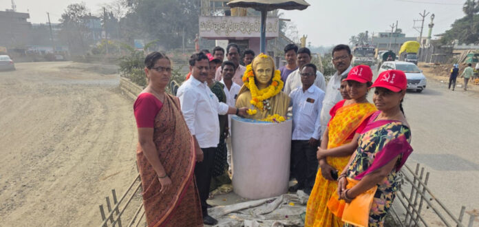 మహిళా సాధికారతకు సావిత్రి భాయి పూలే నిలువుటద్దం