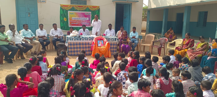 మహిళలకు చదువు నేర్పిన తల్లి సావిత్రిబాయి పూలే