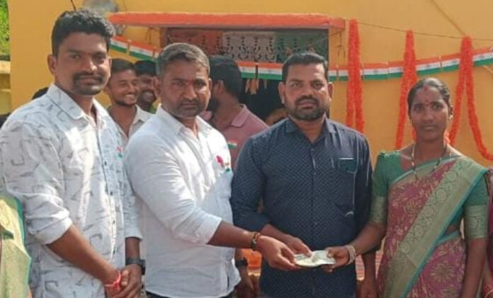 మానవత్వం చాటుకున్న సోలిపురం సర్పంచ్..