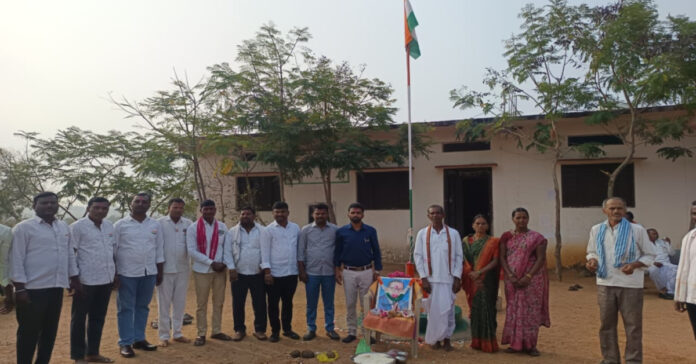 సోపూర్ సర్పంచ్ కు ఘన సన్మానం