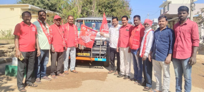 Srinivasapuram leaders leave for CPI centenary meeting