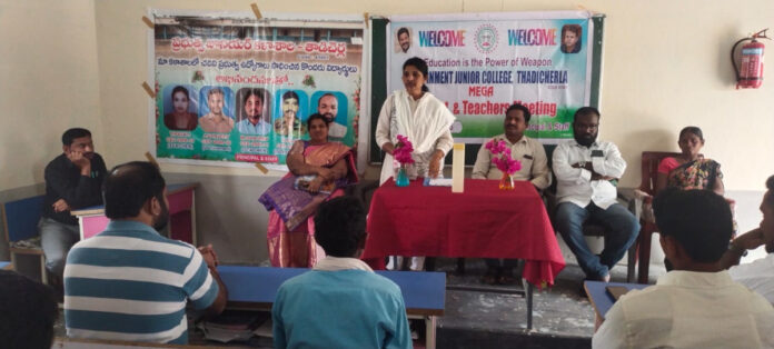 విద్యార్థులు ఉన్నత శిఖరాలను అవరోధించాలి