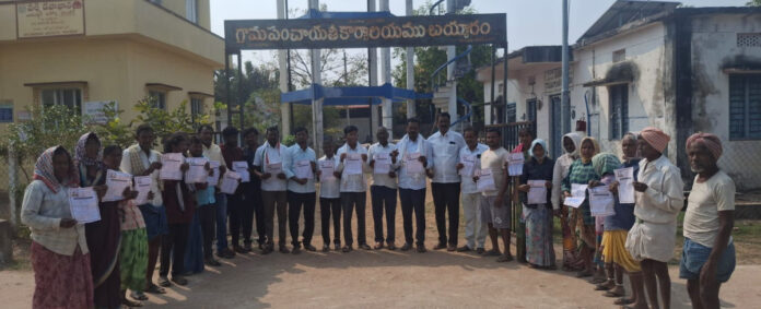 ఉపాధి హామీ పథకాన్ని కేంద్రం నీరుగార్చే ప్రయత్నం చేస్తోంది