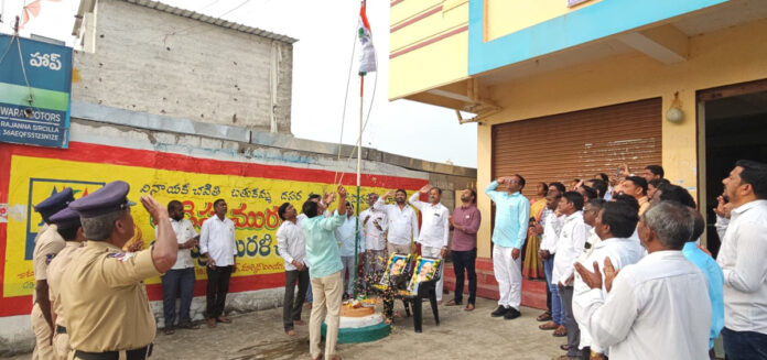 రెపరెపలాడిన మువ్వన్నెల జెండా…