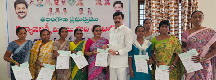 The gold should be given as per the promise.