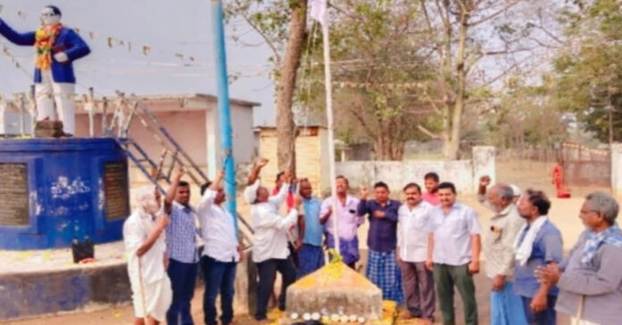 The government should provide employment to Gulf returnees.