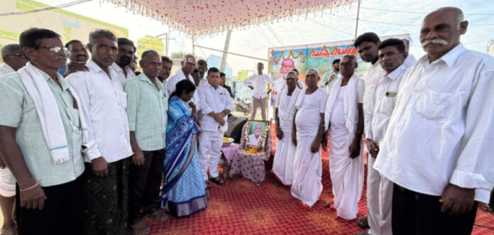 మృతుని కుటుంబానికి ట్రేడ్ చైర్మన్ పరామర్శ