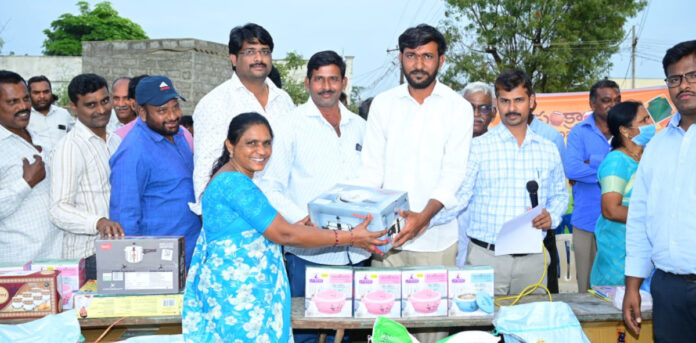 కోరమండల్ ఇంటర్నేషనల్ లిమిటెడ్ ఆధ్వర్యంలో ముగ్గుల పోటీలు