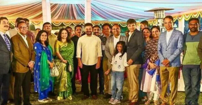 న్యూ ఇయర్ వేడుకల్లో సీఎం రేవంత్ రెడ్డి.. ఐఎఎస్ లతో కలిసి సెలబ్రేషన్స్